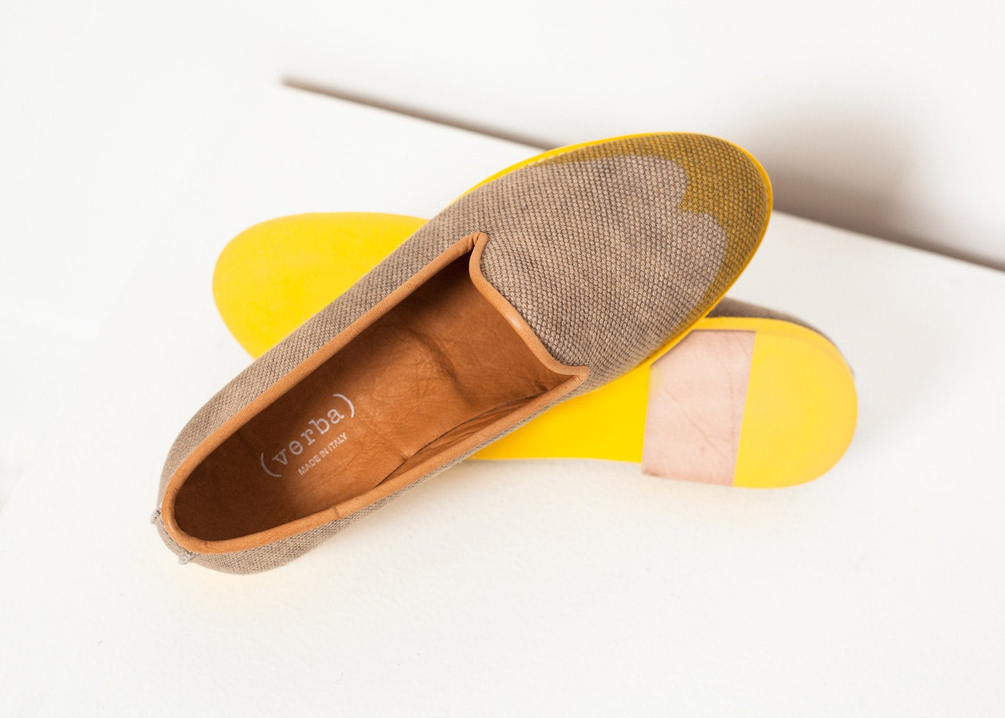Giày lười Wingtip màu vàng