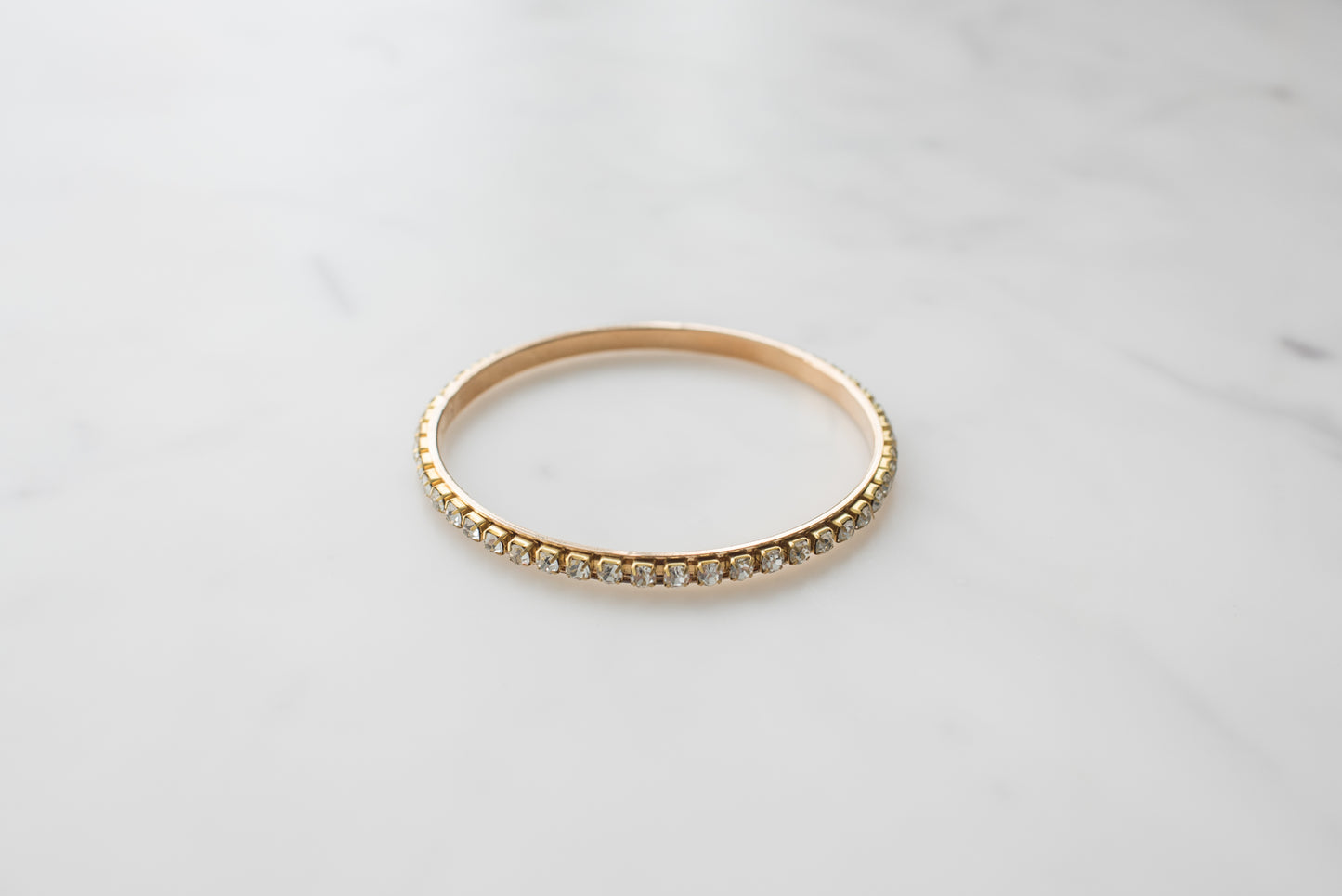 Vòng tay Bangle với đồ trang sức