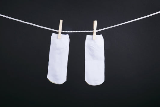 Tất Trắng Nền đen