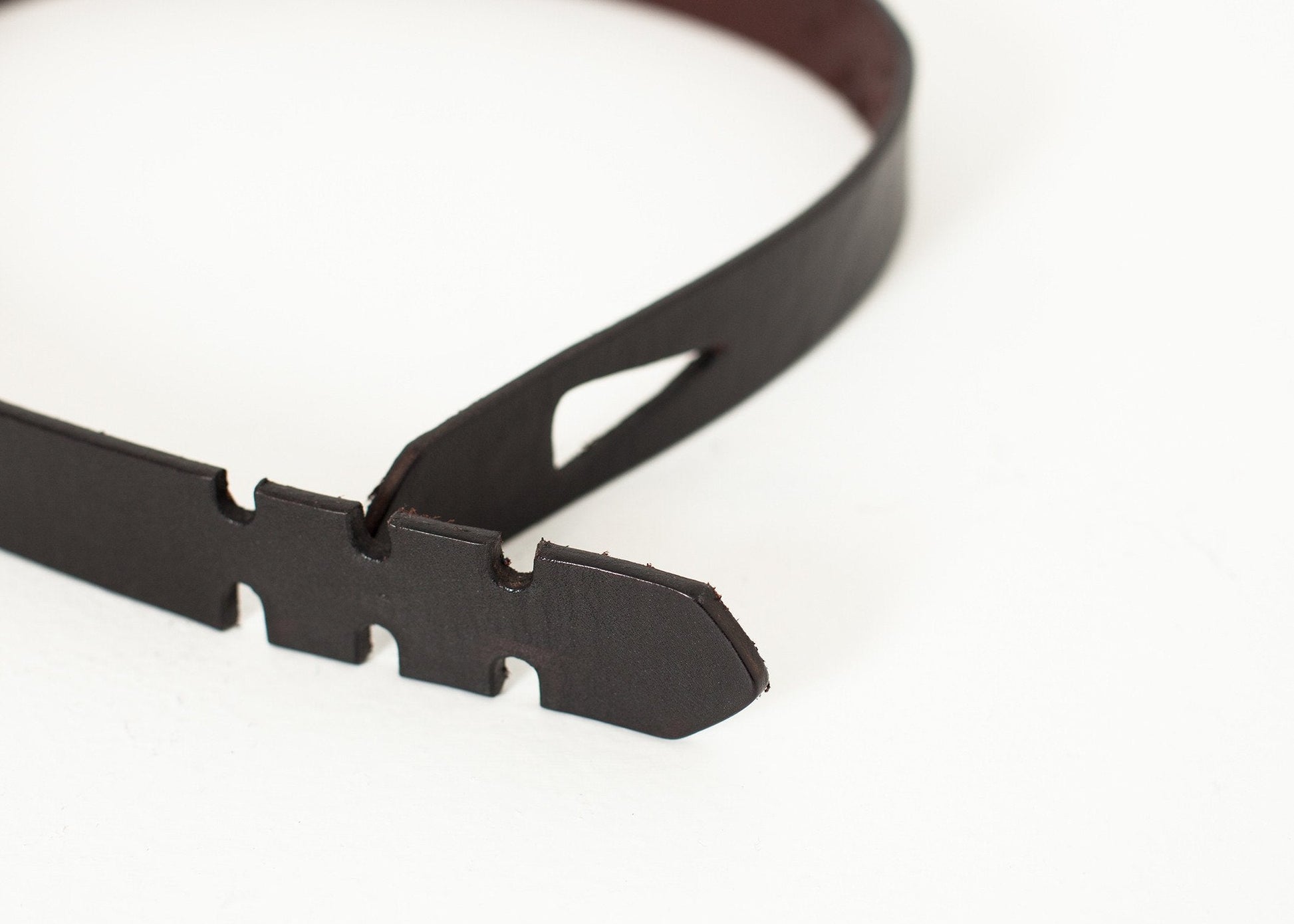 Buckle-less Belt in Black - formtest11