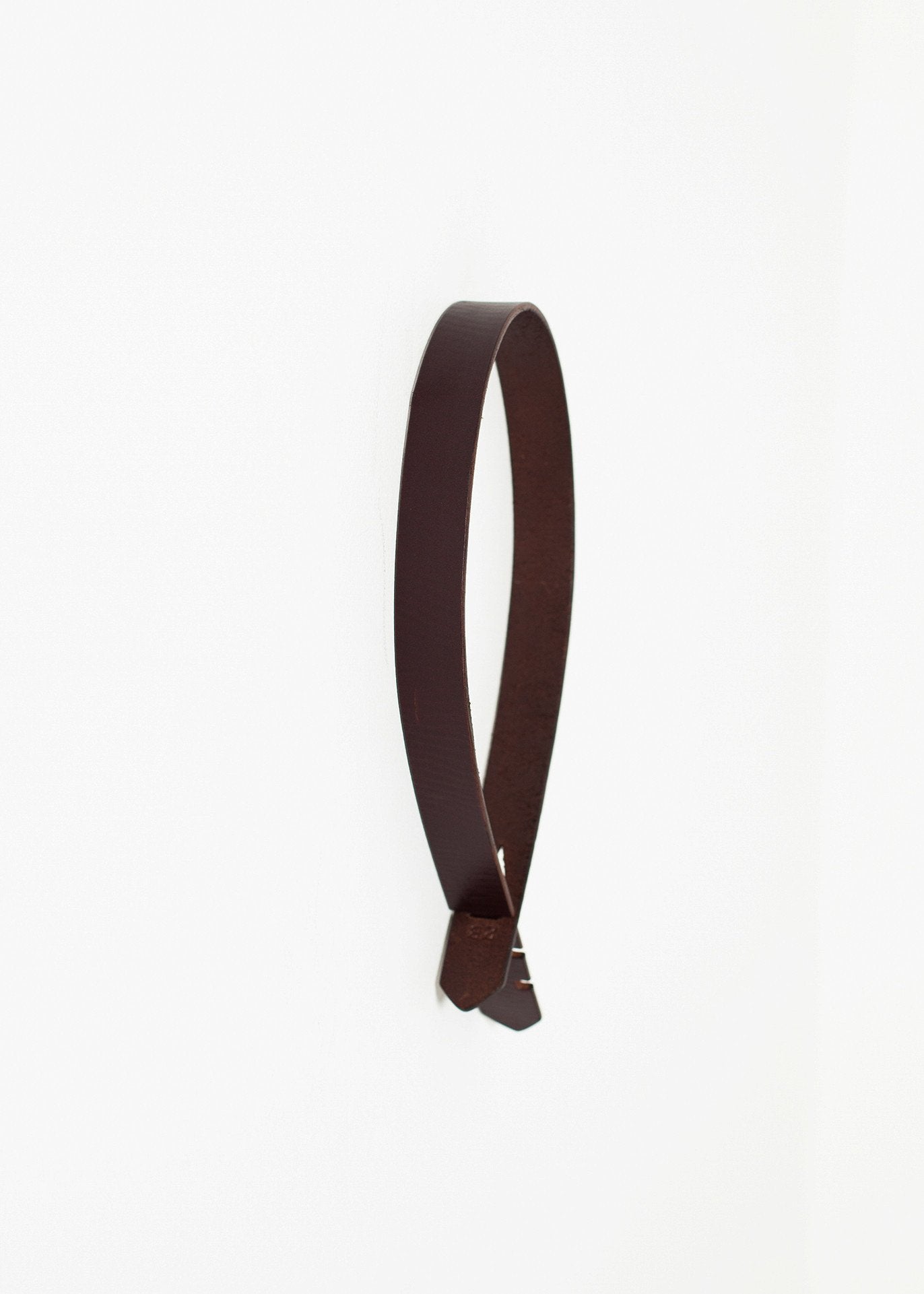 Buckle-less Belt in Brown - formtest11