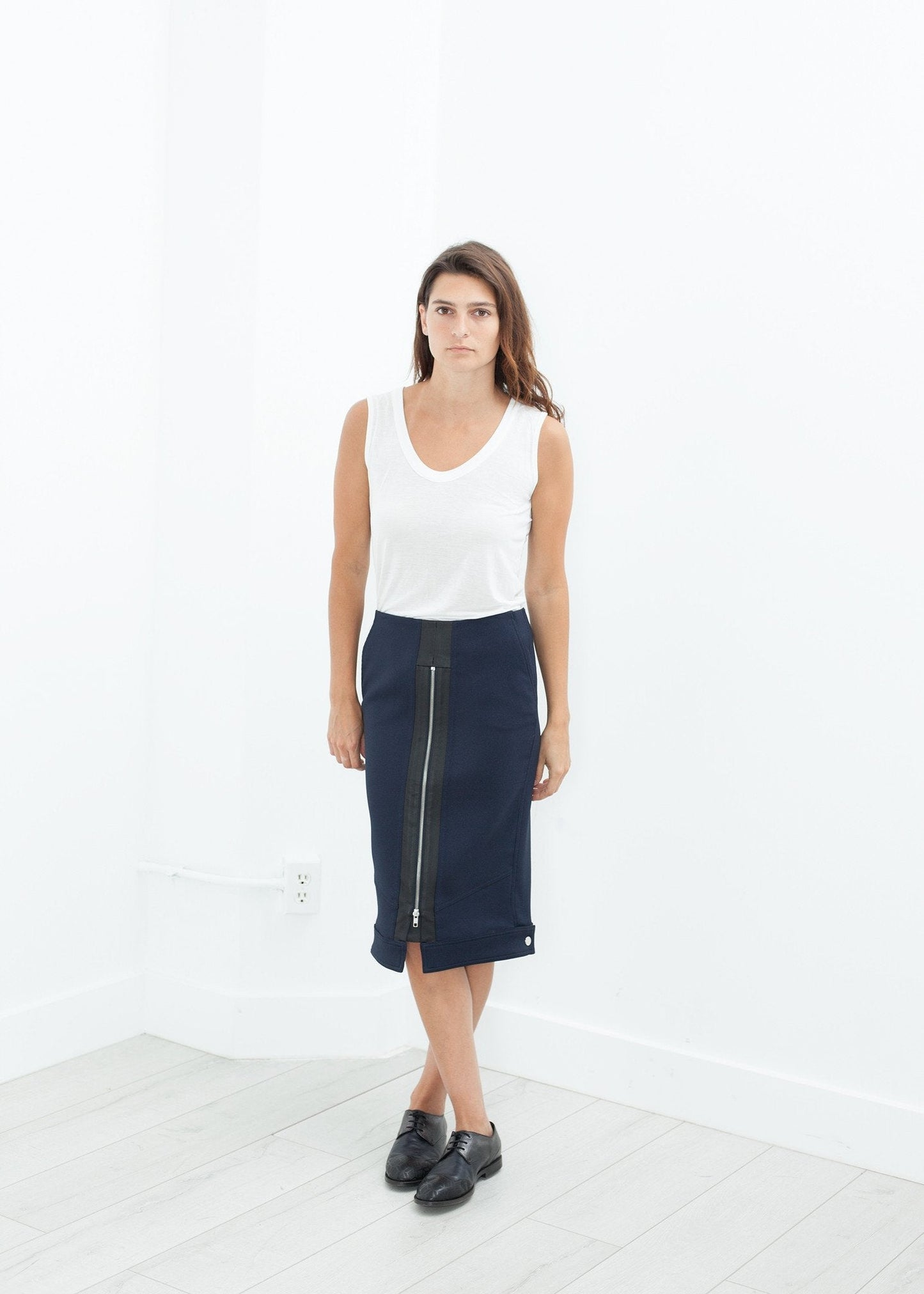 Contrast Zipper Skirt in Navy - formtest11