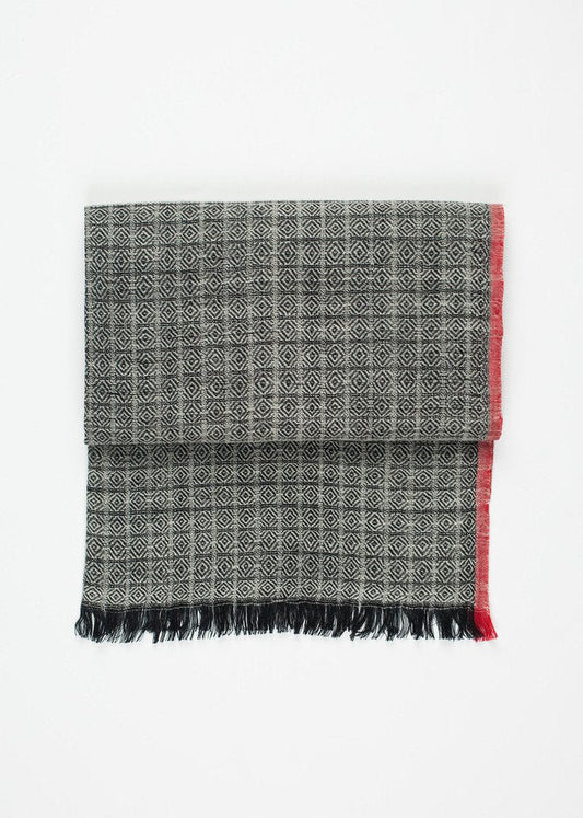 Diamond Scarf in Black/Natural - formtest11