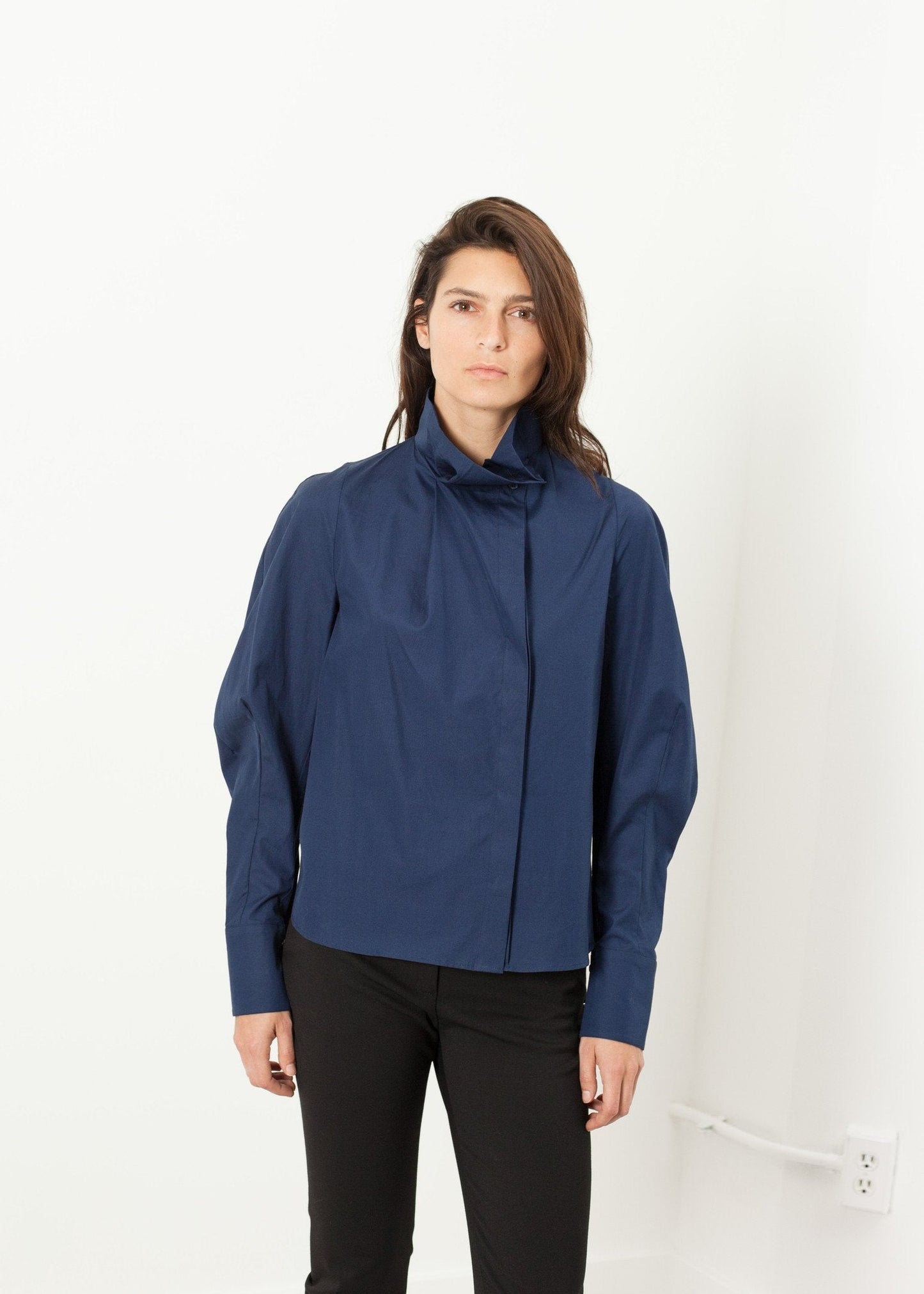 Full Collar Poplin Blouse in Navy - formtest11