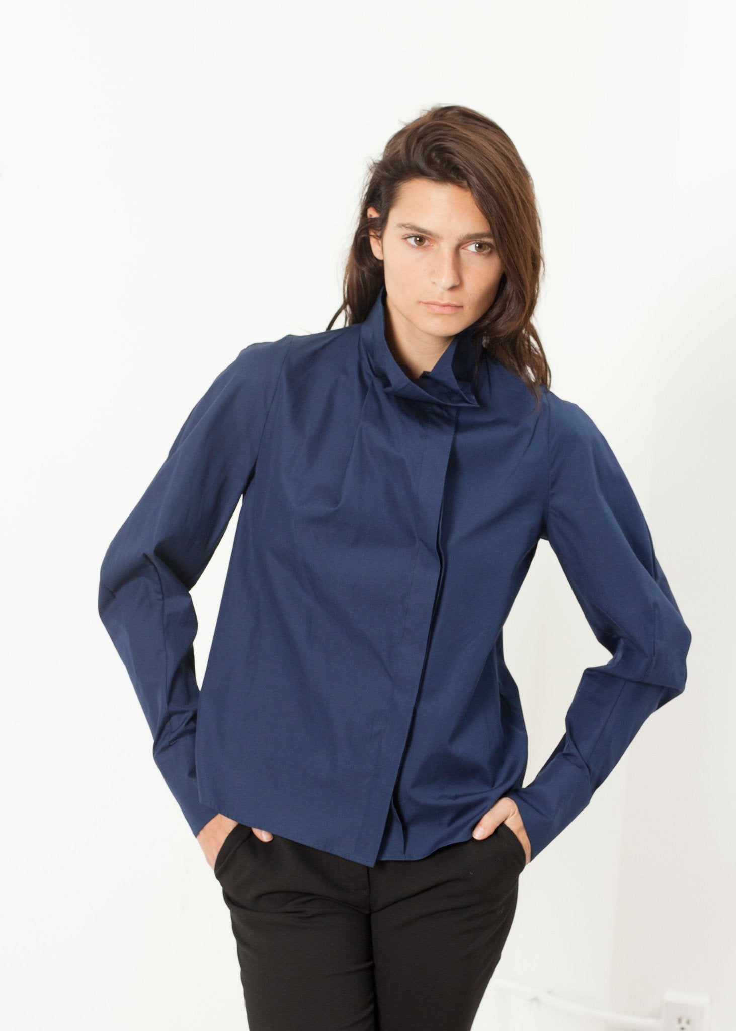 Full Collar Poplin Blouse in Navy - formtest11