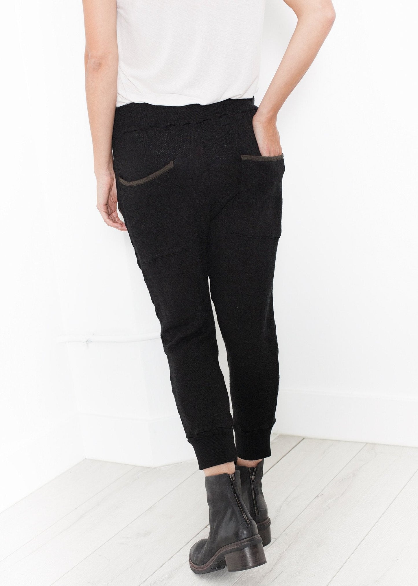 Highsoft Cropped Sweat in Black - formtest11