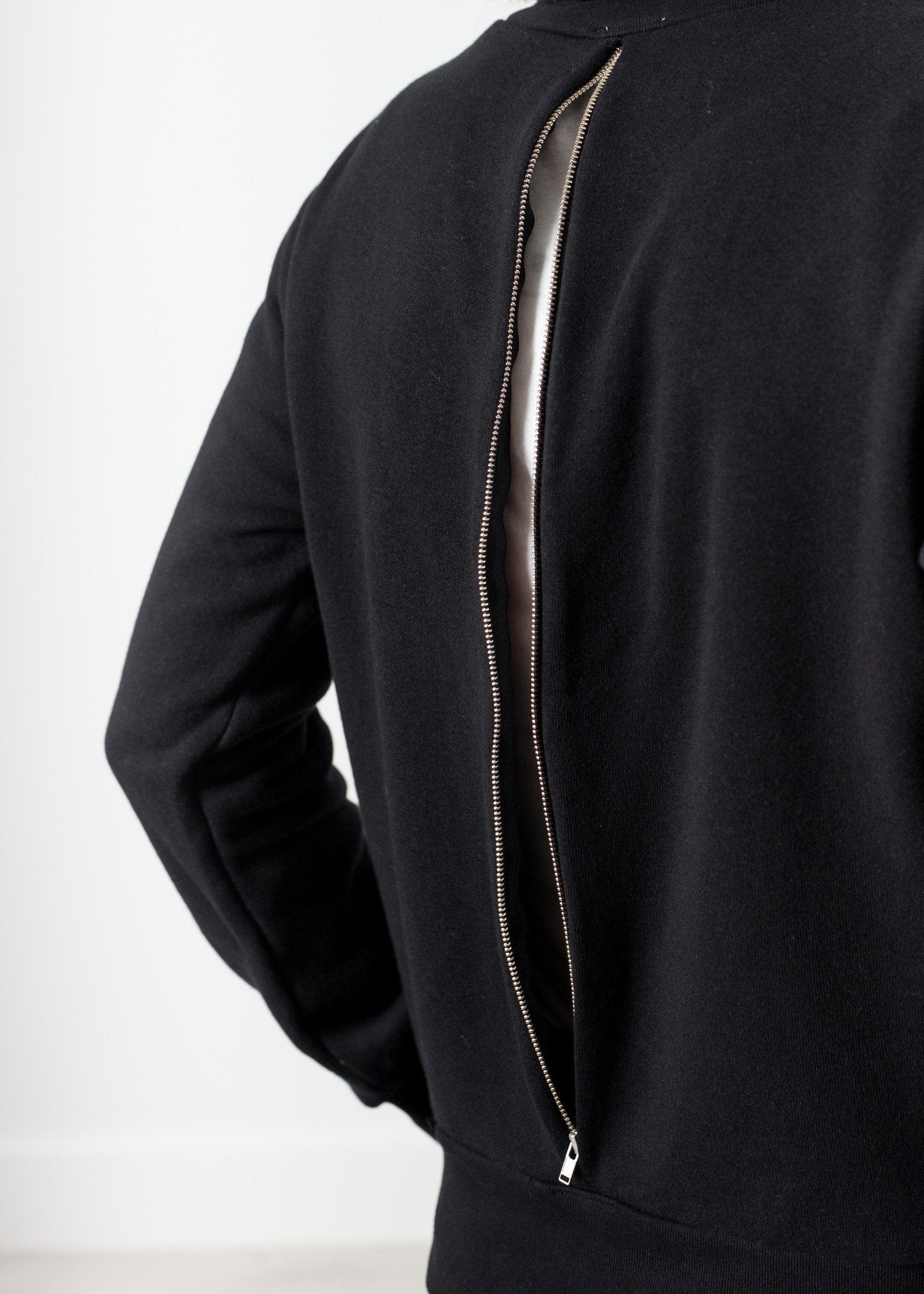 Loopwheeler Sweatshirt in Black - formtest11