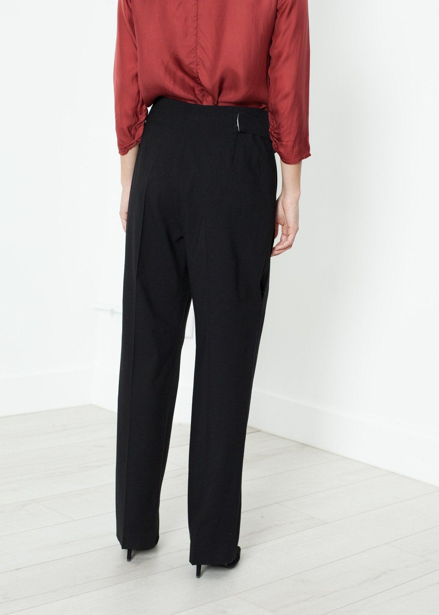 Pleated Waistband Trouser in Black - formtest11