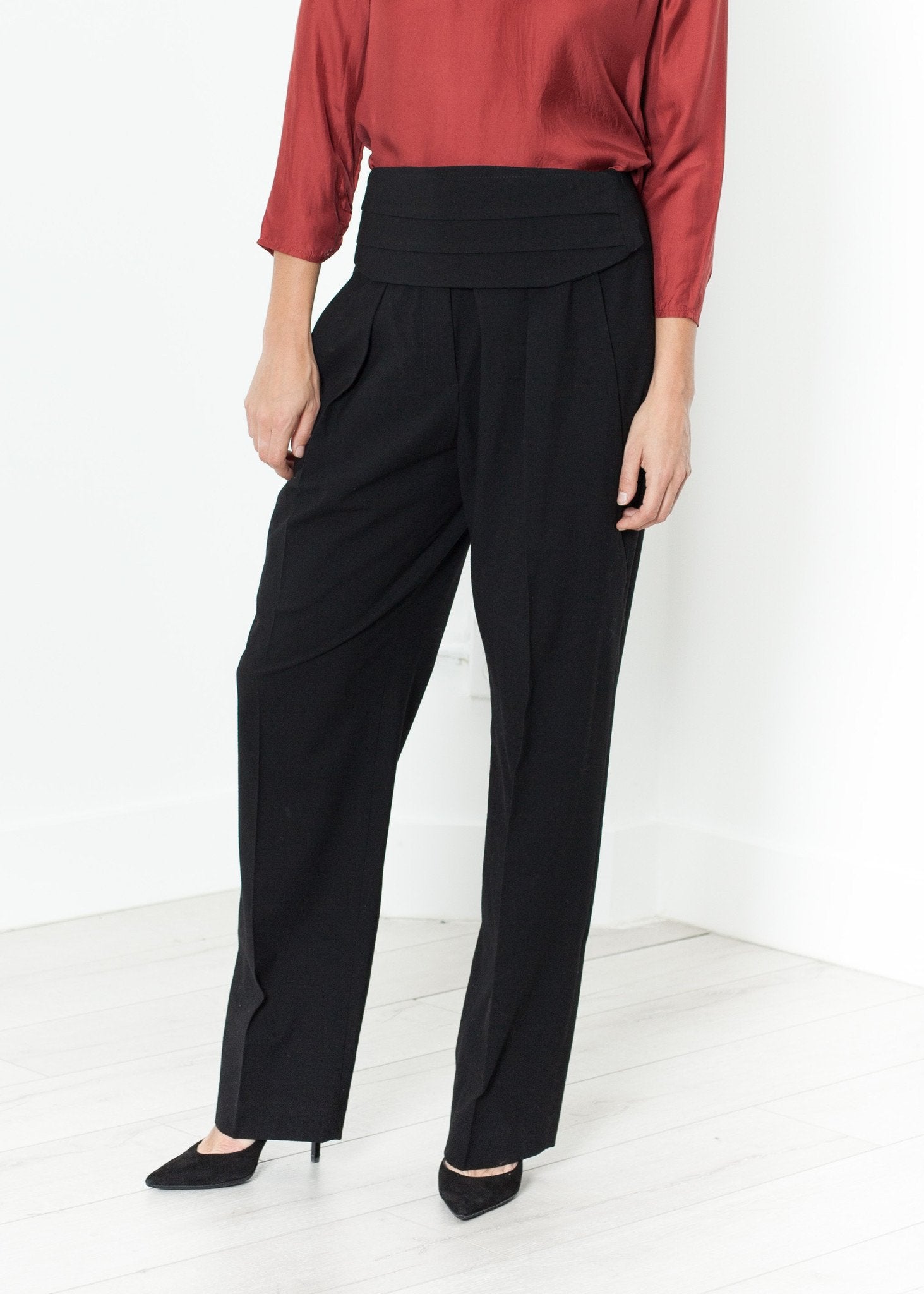 Pleated Waistband Trouser in Black - formtest11