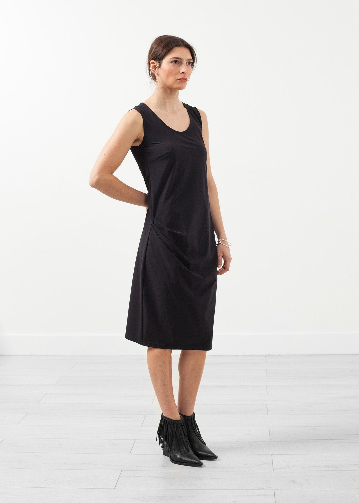 Sleeveless Fitted Dress - formtest11