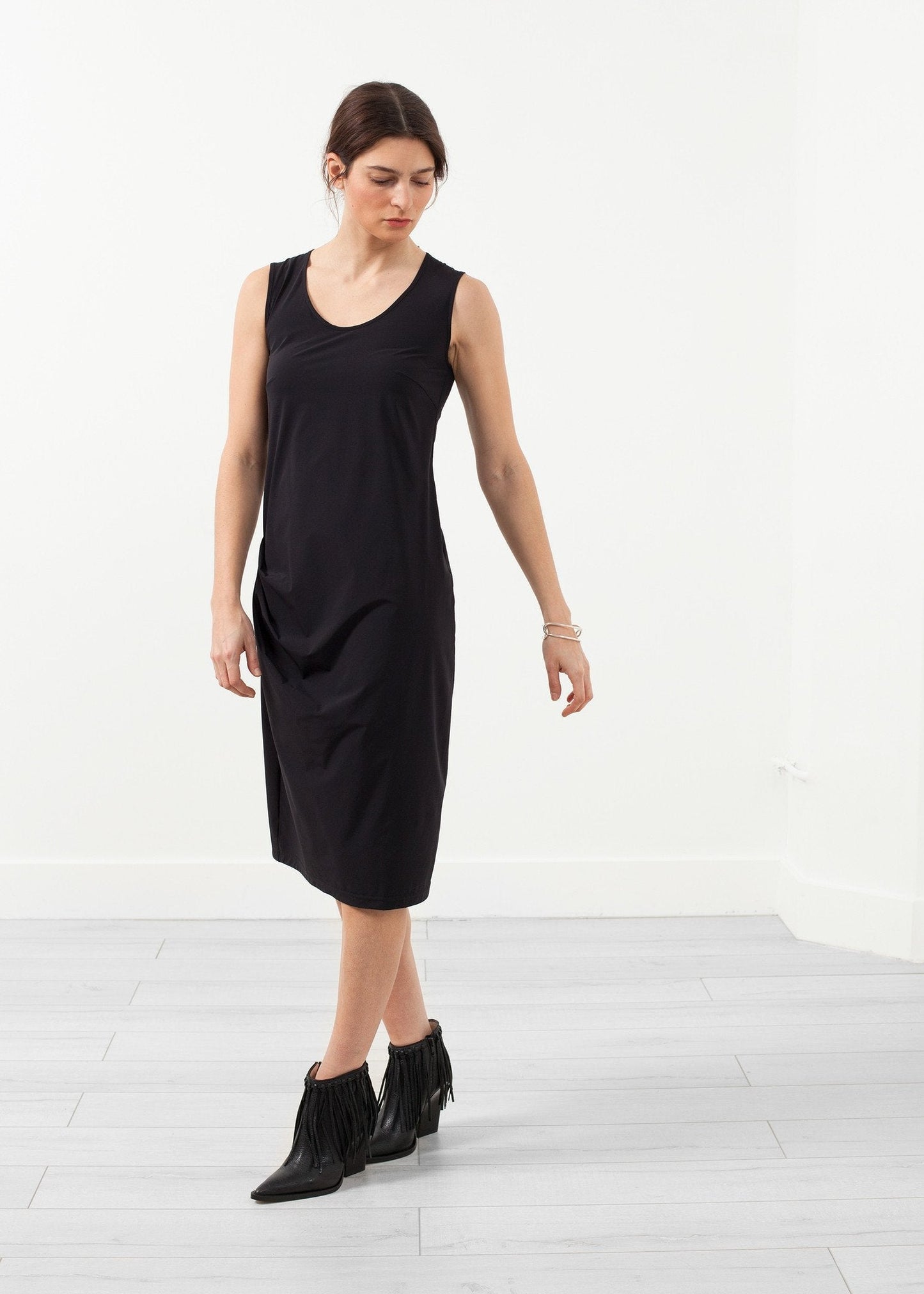 Sleeveless Fitted Dress - formtest11