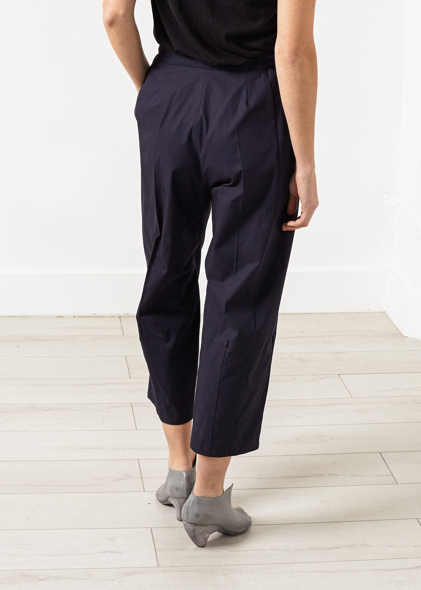 Wide Cropped Trouser in Navy - formtest11