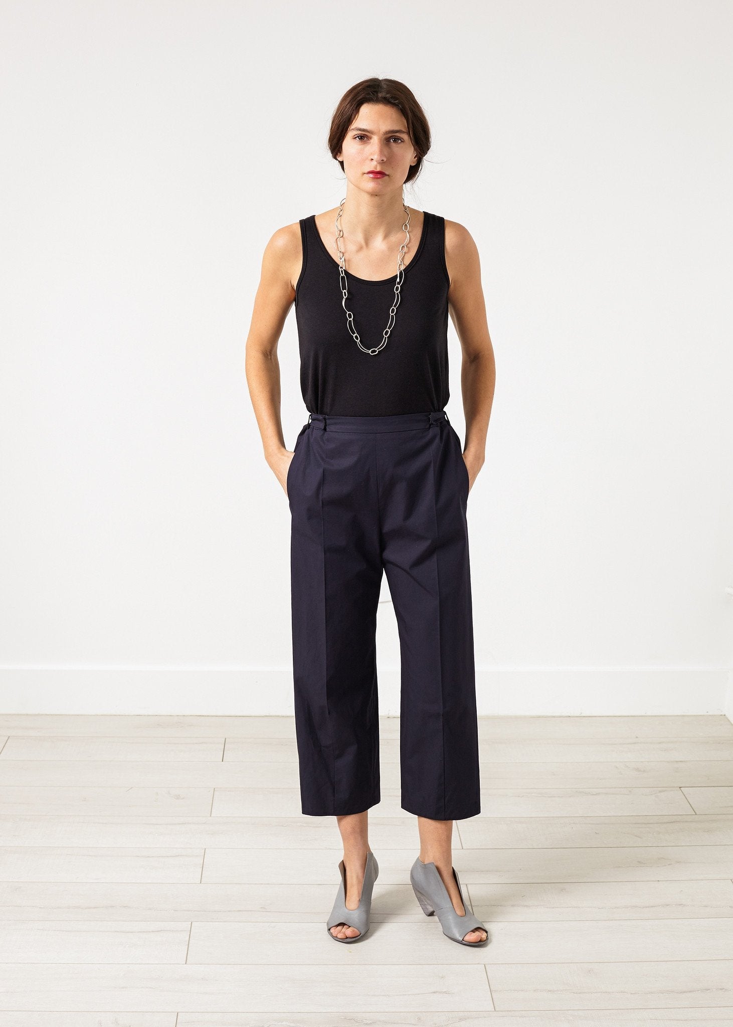 Wide Cropped Trouser in Navy - formtest11