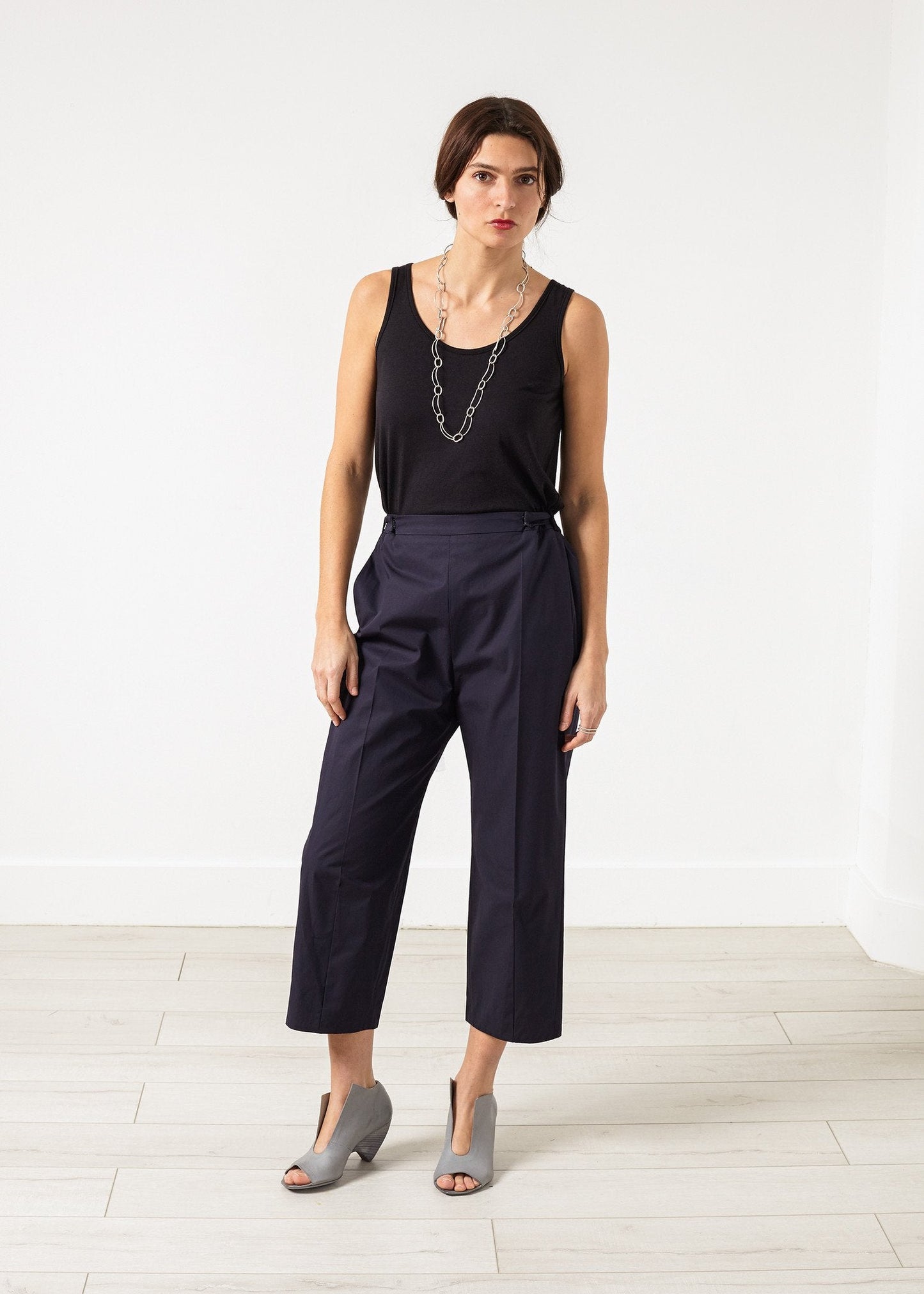 Wide Cropped Trouser in Navy - formtest11